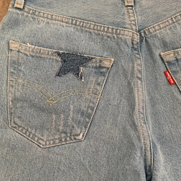 Levi’s 501 90’s embroidered short raw hem size 23 - Picture 9 of 11